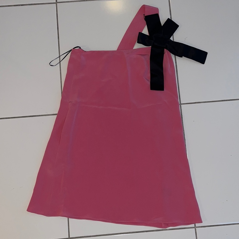 Jay Godfrey bubblegum pink one shoulder dress with black bow. Size XS